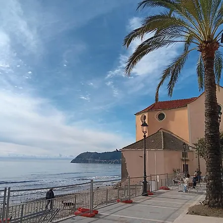 The Sailing Ship - Attico Con Grande Terrazzo アラッシオ