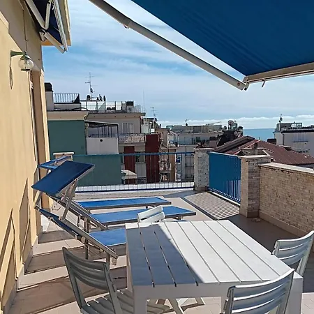 The Sailing Ship - Attico Con Grande Terrazzo Appartement Alassio